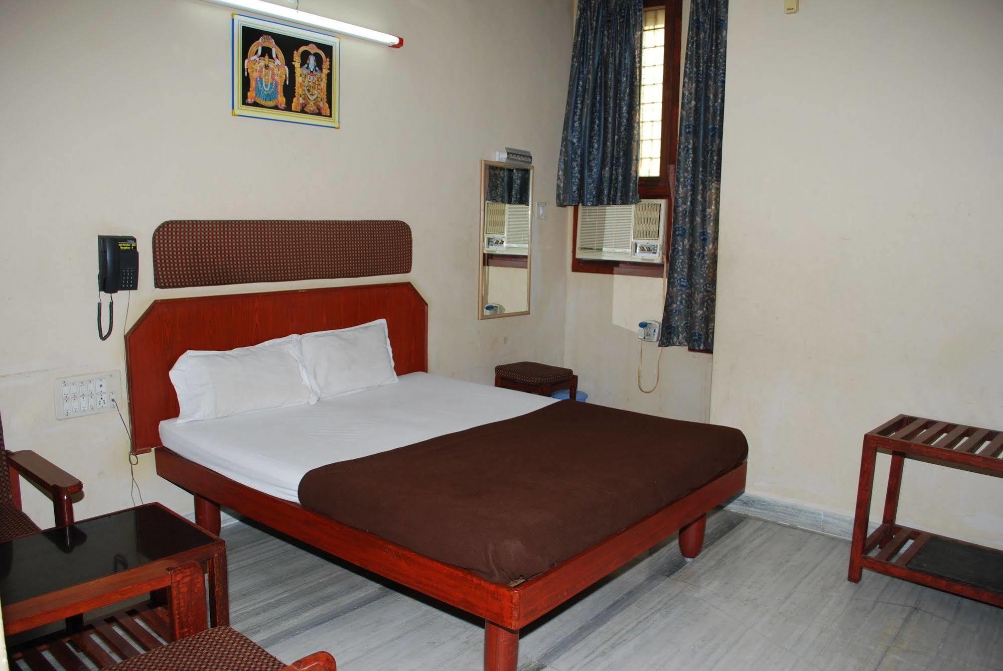 فندق Sri Sai Residency تيروباتي المظهر الخارجي الصورة